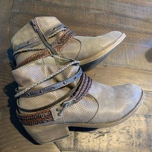 Maurice’s Western Bootie “Cassie”- Women’s Size 8